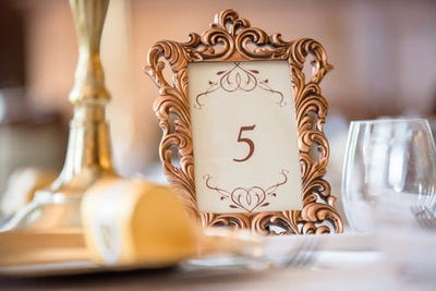 HOW TO INCORPORATE FAMILY PHOTOS IN WEDDING DÉCOR