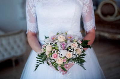 MATCHING YOUR BRIDAL JEWELRY TO YOUR BOUQUET