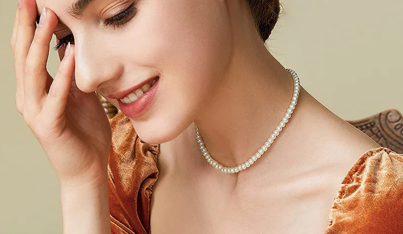 White Pearl Choker on Model from Anna Bellagio 