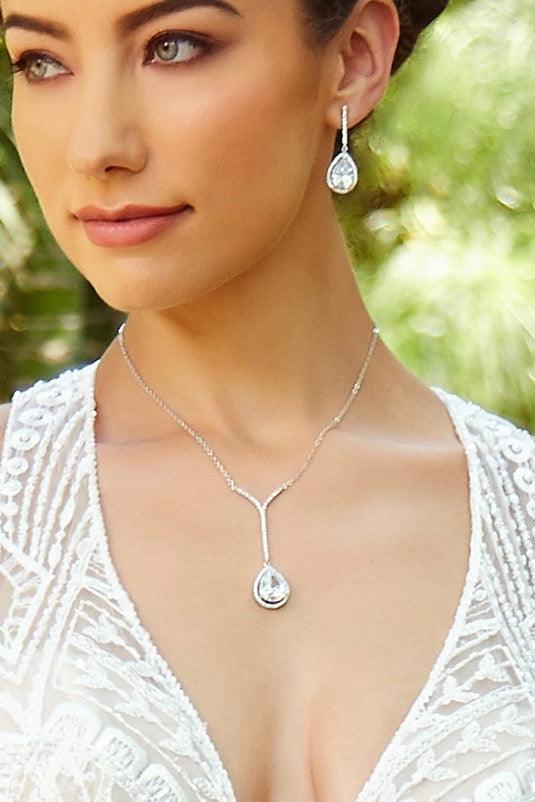 Alberta Pendant Necklace