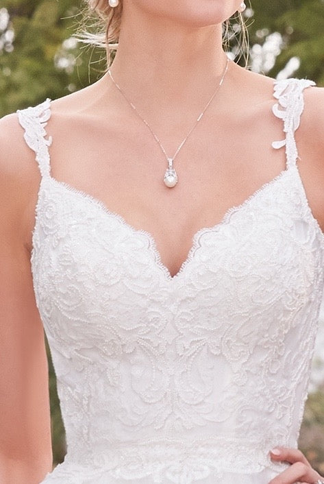 Bridal Jewelry Guide: What to Wear with your Wedding Dress - Pretty Happy  Love - Wedding Blog | Essense Designs Wedding Dresses